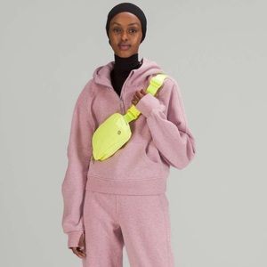 Lululemon Everywhere Belt Bag 1L
Electric Lemon